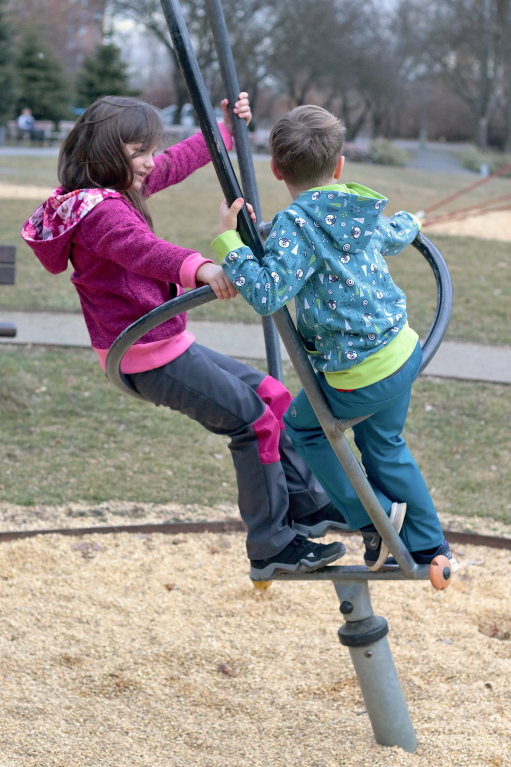 Softshellové kalhoty dětské - šedé s fuchsiovými koleny  - doprodej