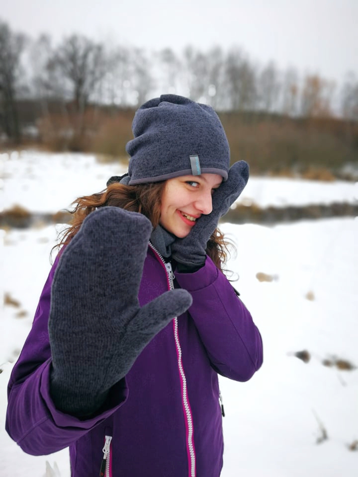 Zimní čepice - tm. šedá