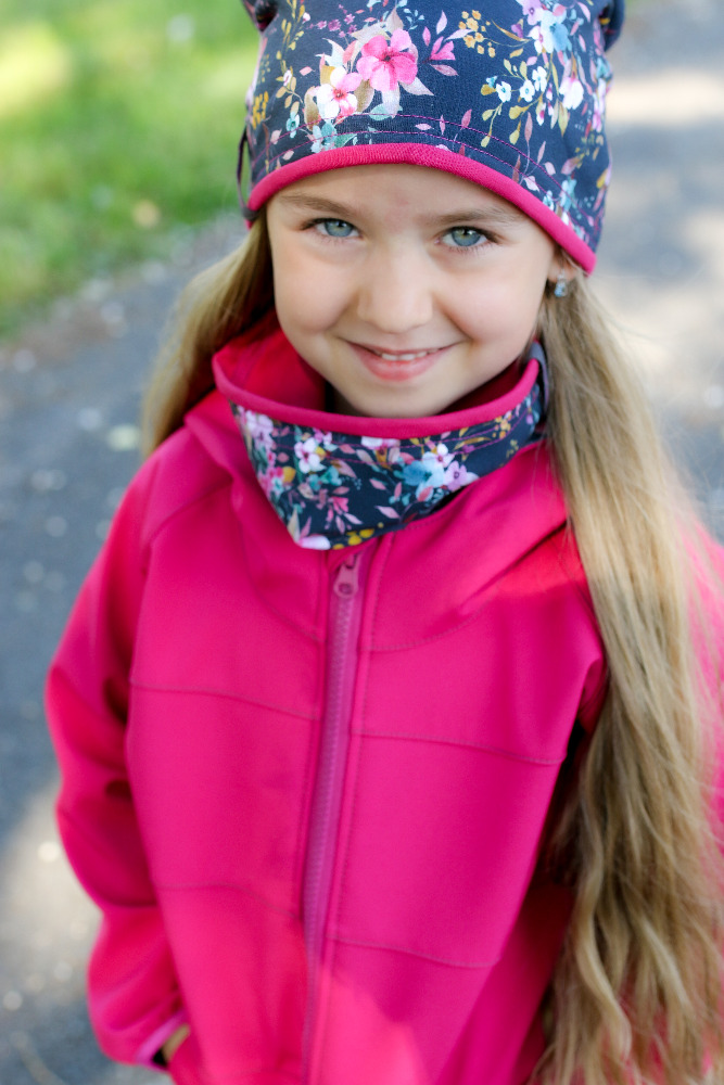 Bavlněná čepice / tm. modré květy