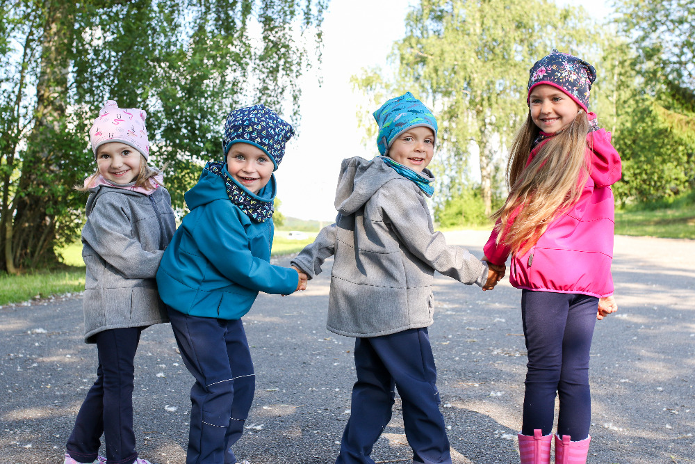 Bavlněná čepice / tyrkysoví chameleoni- doprodej